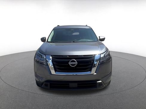Used 2025 Nissan Pathfinder SV image 5