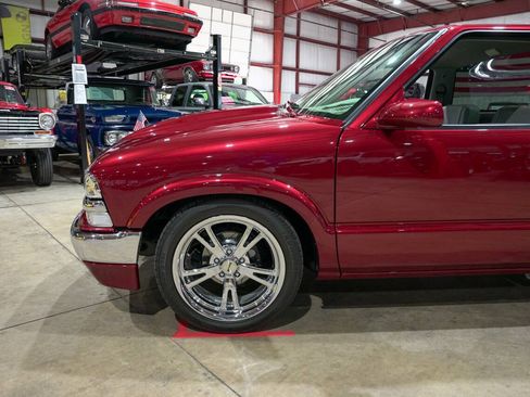 Used 2003 Chevrolet S10 Pickup LS w/ LS Preferred Equipment Group RWD image 3