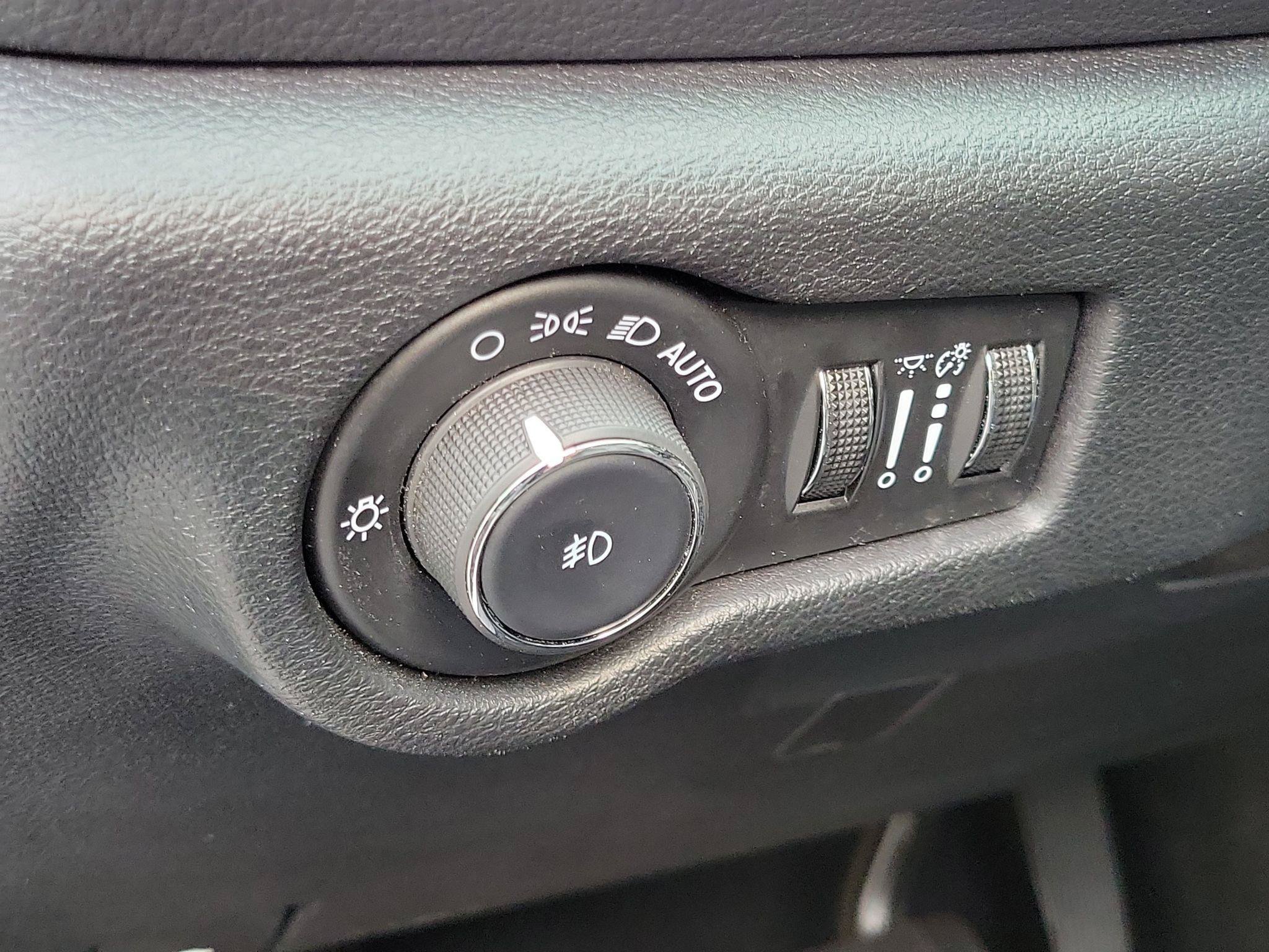 Used 2025 Chrysler Pacifica Limited FWD image 11