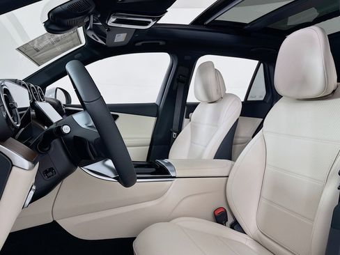 New 2026 Mercedes-Benz GLC 300 image 16