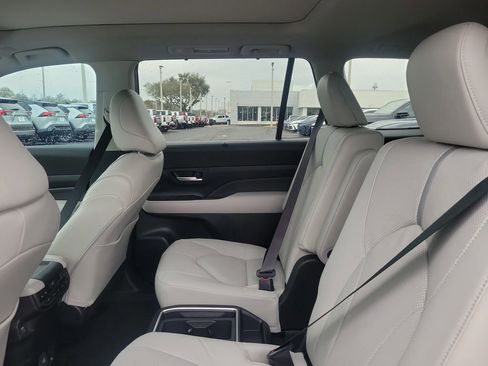 New 2026 Toyota Grand Highlander Platinum image 10