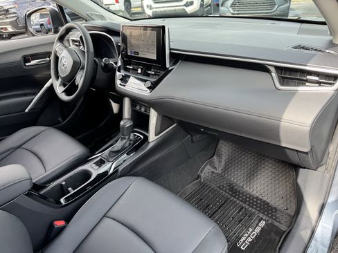 Used 2023 Toyota Corolla Cross XLE w/ Convenience Package image 39