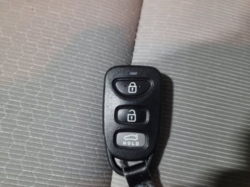 Used 2017 Hyundai Elantra SE w/ Cargo Package image 32