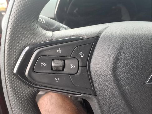 Used 2025 Chevrolet Trax LT FWD image 23