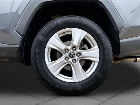 Used 2020 Toyota RAV4 XLE FWD image 11