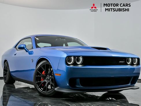 Used 2016 Dodge Challenger SRT Hellcat image 1