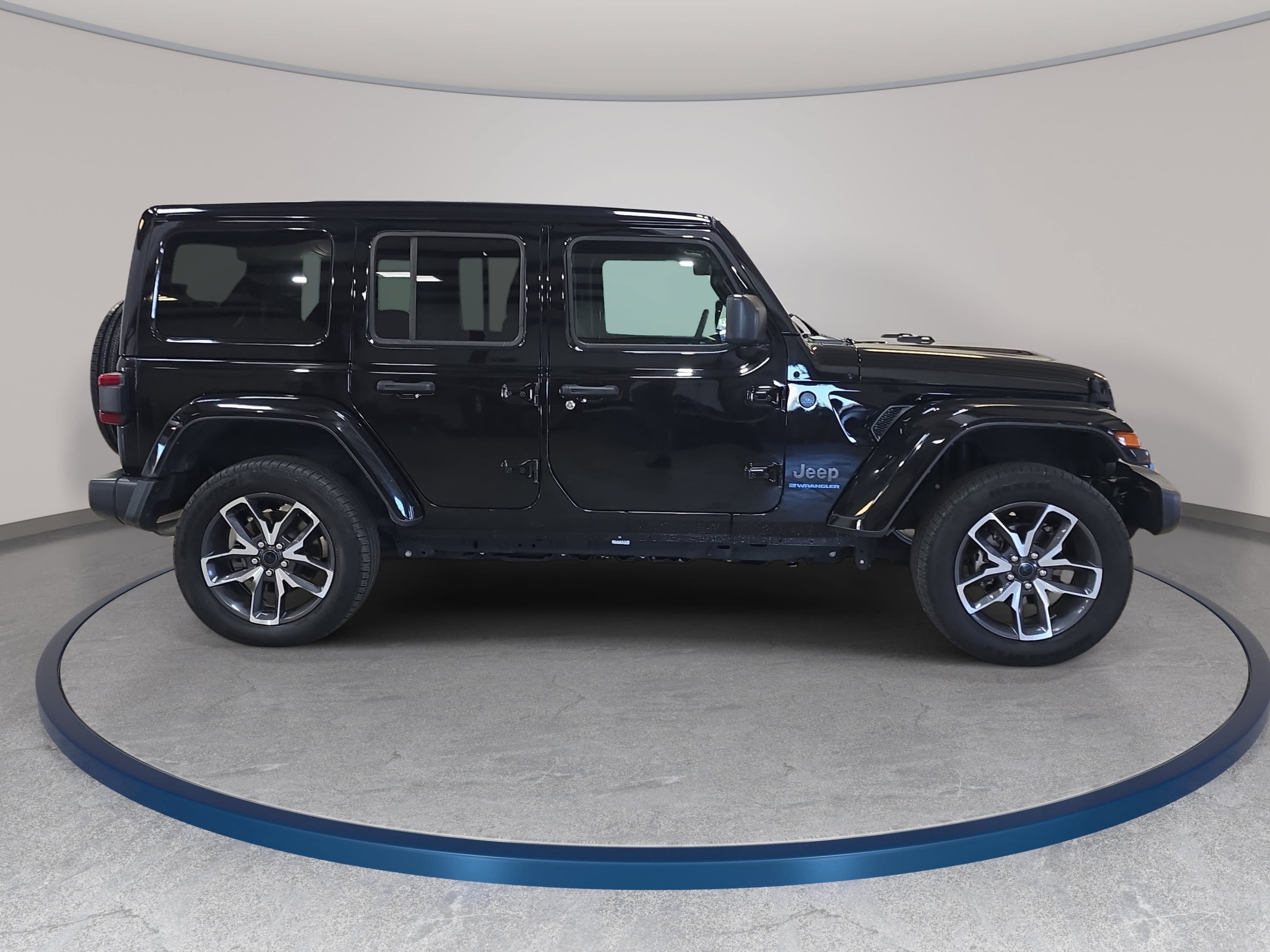 Used 2024 Jeep Wrangler Unlimited w/ Convenience Group AWD/4WD image 5