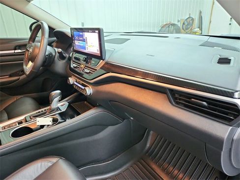 Used 2024 Nissan Altima 2.0 SR image 35