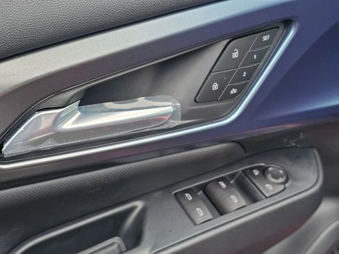 New 2026 Chevrolet Equinox EV LT w/ Convenience Package II FWD image 32