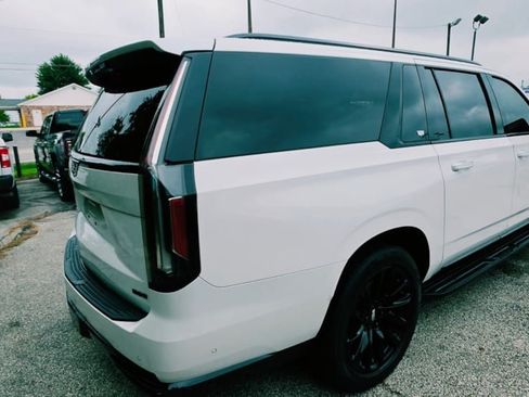 Used 2023 Cadillac Escalade ESV Sport Platinum w/ LPO, ONYX Package AWD/4WD image 2