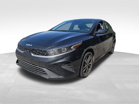 Used 2023 Kia Forte LXS FWD image 7
