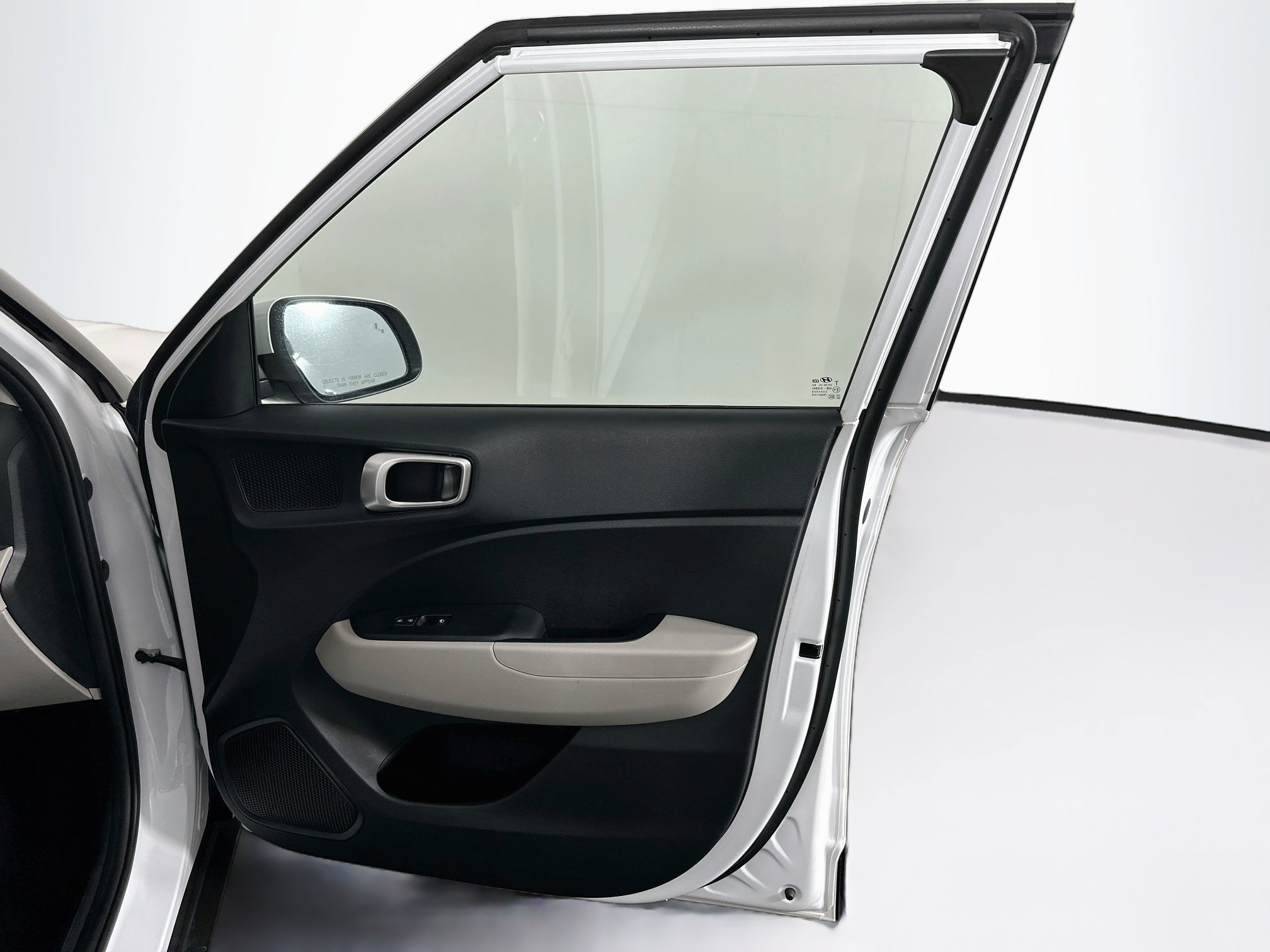Used 2025 Hyundai Venue SEL FWD image 31