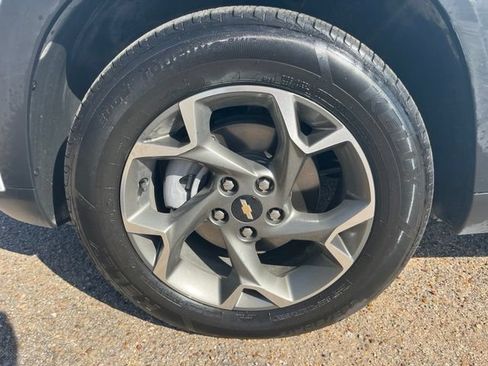 Used 2025 Chevrolet Trax LT FWD image 11