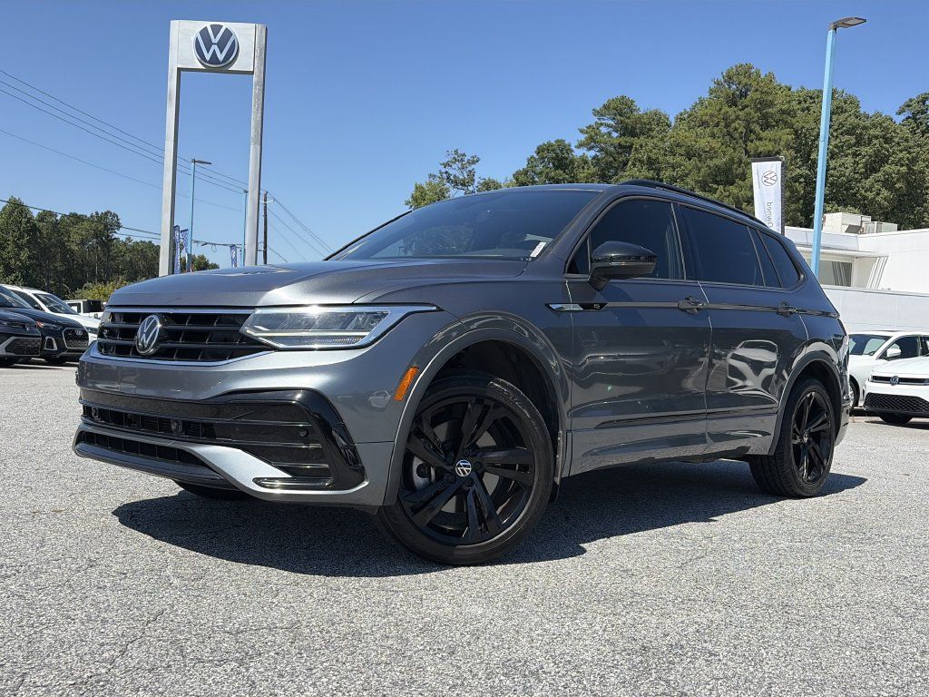 Used 2023 Volkswagen Tiguan SE R-Line FWD image 1