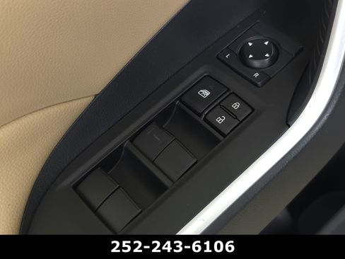 Used 2021 Toyota RAV4 LE FWD image 23