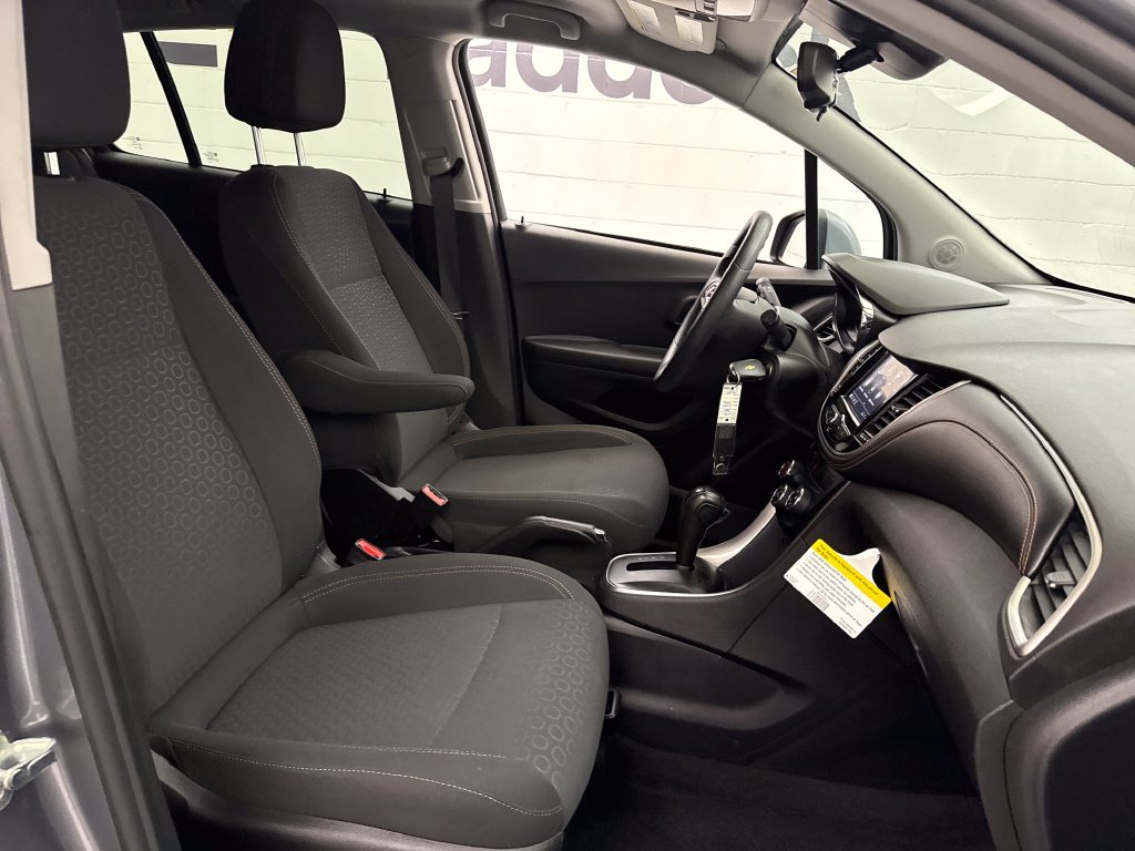 Used 2020 Chevrolet Trax LS w/ Tint and Cruise Package AWD/4WD image 27