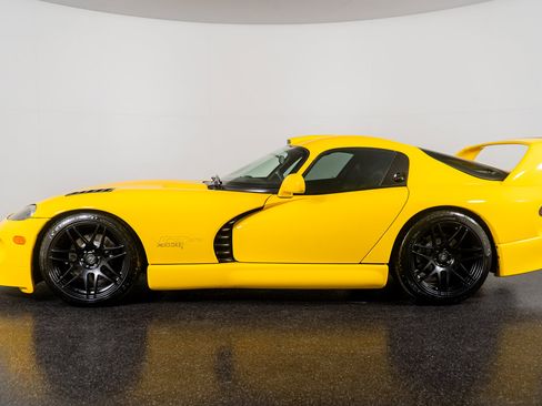 Used 2001 Dodge Viper GTS image 15