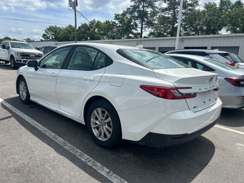 Used 2025 Toyota Camry LE image 2