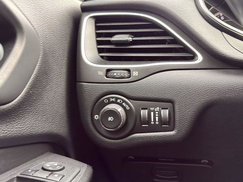 Used 2020 Jeep Cherokee Trailhawk w/ Cold Weather Group image 28