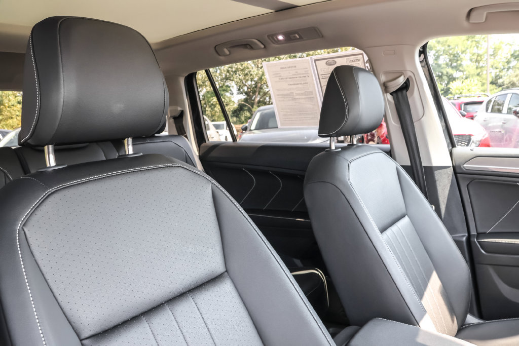 Used 2023 Volkswagen Tiguan SE w/ Panoramic Sunroof Package AWD/4WD image 38