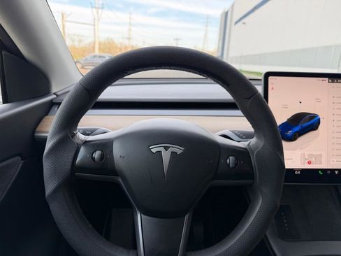 Used 2022 Tesla Model Y Long Range AWD/4WD image 39