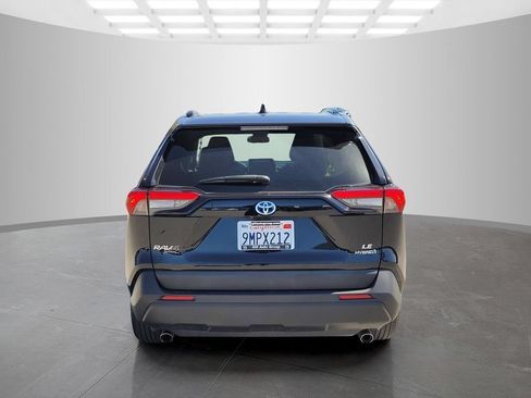 Used 2024 Toyota RAV4 LE AWD/4WD image 5