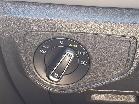 Used 2021 Volkswagen Atlas Cross Sport SE image 24