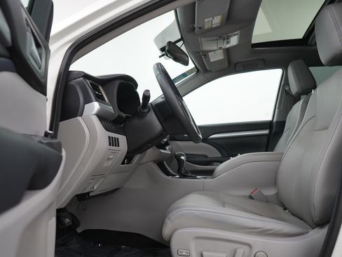 Used 2015 Toyota Highlander XLE image 20