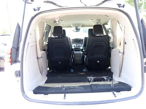 Used 2024 Chrysler Pacifica Limited FWD image 60