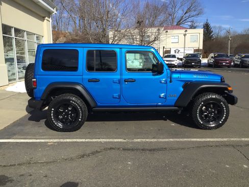 Used 2023 Jeep Wrangler Unlimited w/ Sun & Screen Package image 8