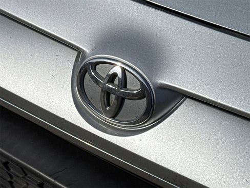 Used 2019 Toyota Yaris LE image 8