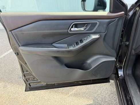 Used 2021 Nissan Rogue SV w/ Premium Package AWD/4WD image 17
