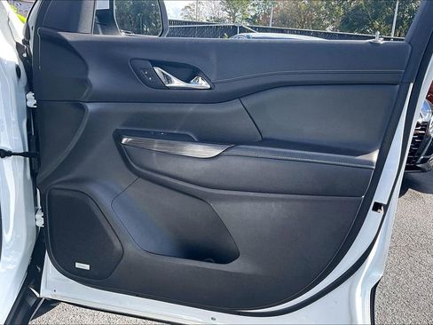 Used 2022 GMC Acadia SLT w/ Technology Package image 28