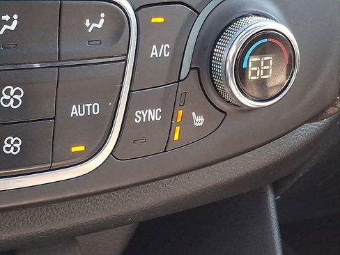 Used 2023 Chevrolet Traverse LT w/ LT Premium Package AWD/4WD image 24