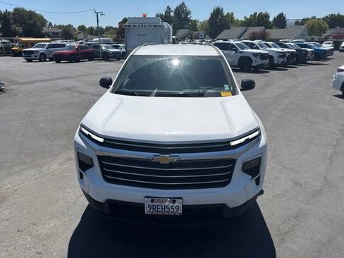 Used 2025 Chevrolet Traverse LT AWD/4WD image 4