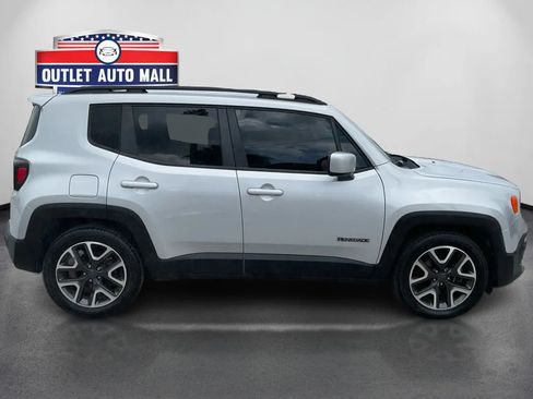 Used 2018 Jeep Renegade Latitude FWD image 2