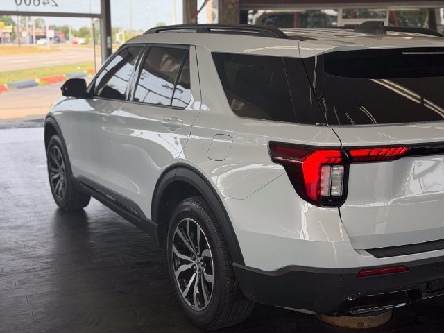 Used 2026 Ford Explorer ST-Line AWD/4WD image 13