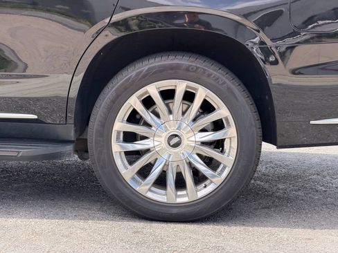 Used 2023 Cadillac Escalade Premium Luxury RWD image 3