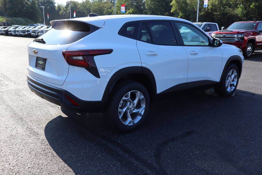 New 2026 Chevrolet Trax LS w/ LS Convenience Package FWD image 23