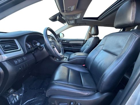 Used 2019 Toyota Highlander XLE image 9