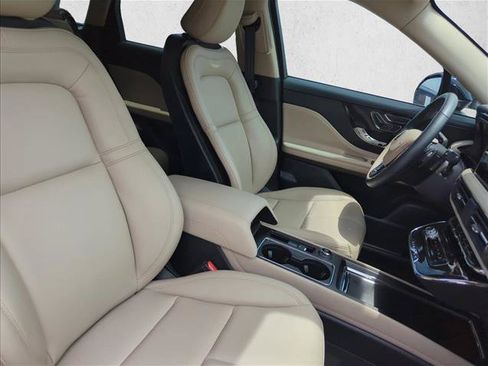 Used 2025 Lincoln Corsair FWD image 28