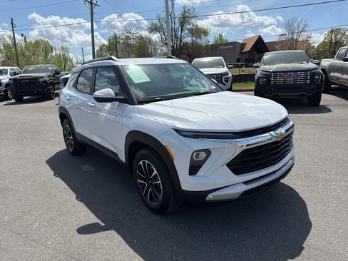 Used 2025 Chevrolet TrailBlazer LT AWD/4WD image 7