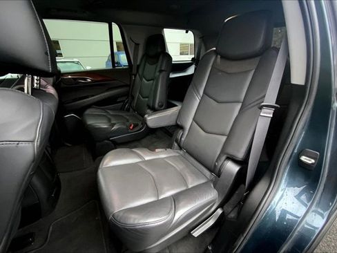 Used 2020 Cadillac Escalade Luxury image 25