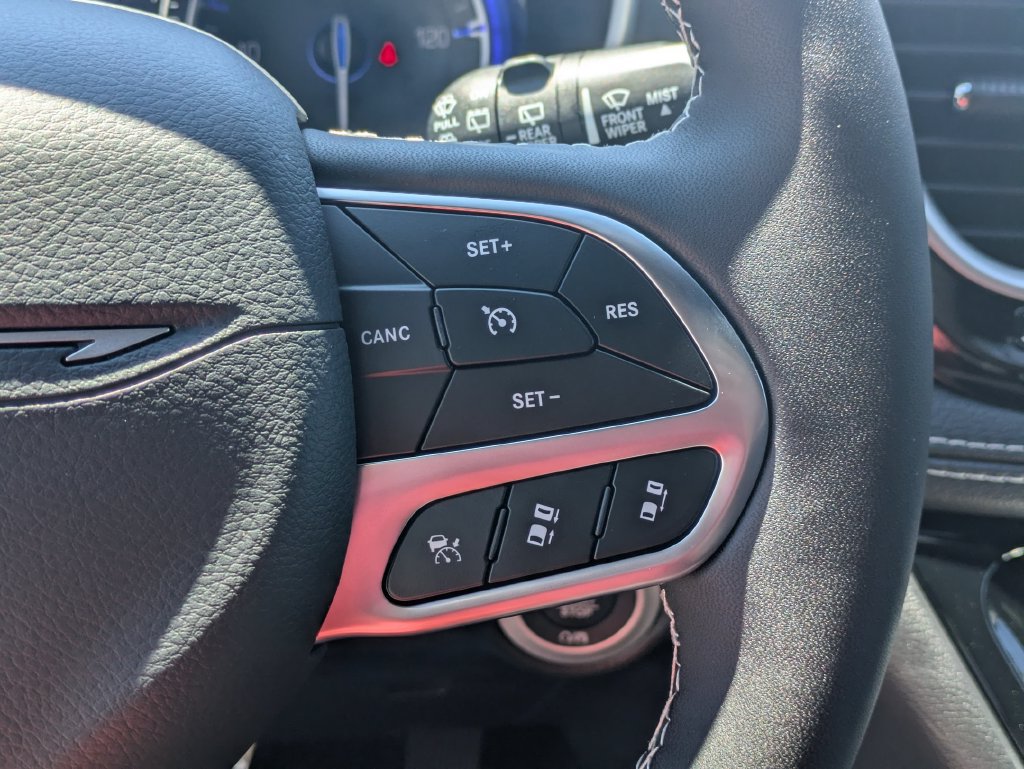 New 2027 Chrysler Pacifica Select w/ Family Tech Group FWD image 18