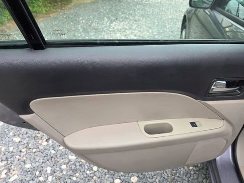 Used 2007 Ford Fusion S FWD image 17