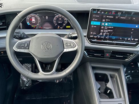 New 2026 Volkswagen Tiguan SE image 13