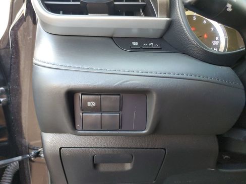 Used 2021 Toyota Highlander L FWD image 28