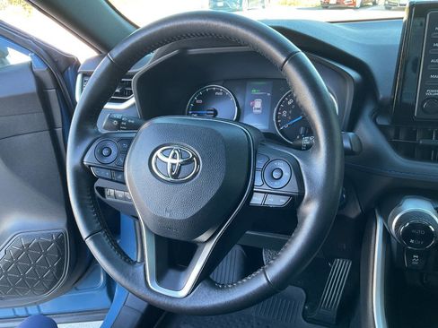 Used 2022 Toyota RAV4 SE w/ Convenience Package image 12