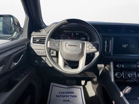 Used 2023 GMC Yukon XL Denali image 12