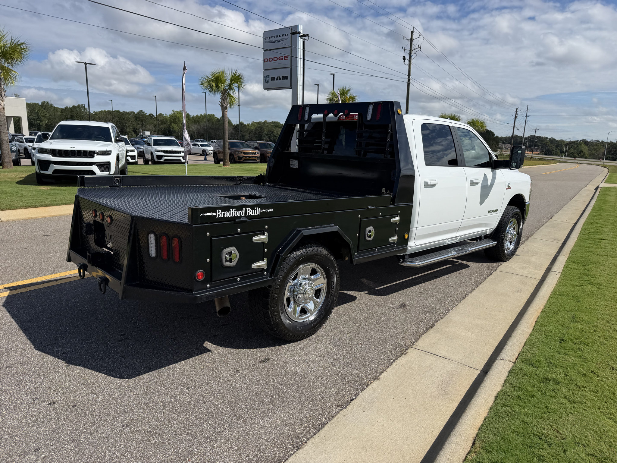 Used 2022 RAM 3500 Big Horn AWD/4WD image 4